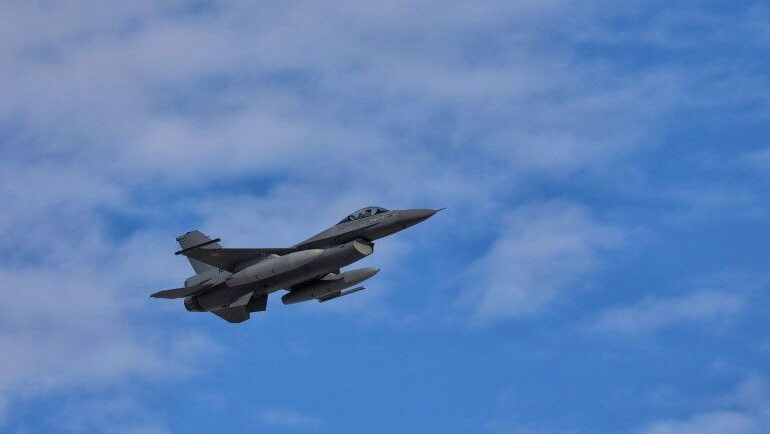 Avion de spionaj rusesc, oprit de britanici în spațiul aerian NATO