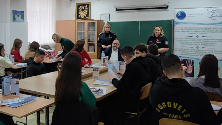 Институт женщин РМ рассказал в Гагаузии о Стамбульской конвенции.