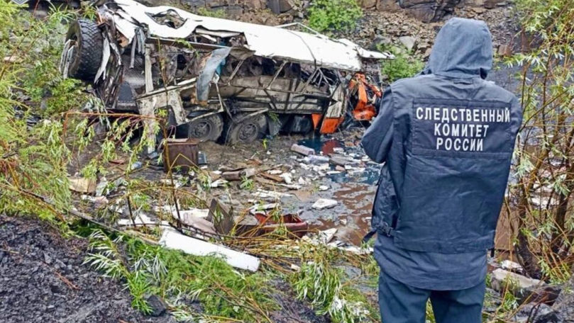 Un autobuz s-a prăbușit de pe o stâncă în Iakutia: Sunt 13 morți