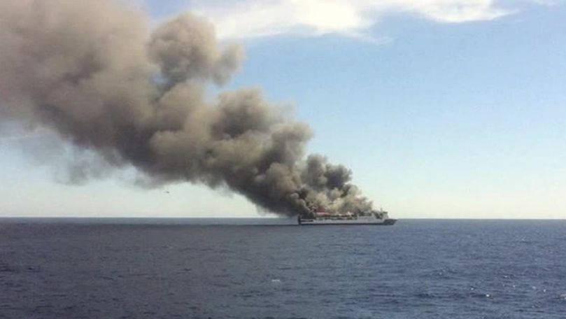 Un feribot cu 335 de persoane la bord a luat foc în Marea Baltică