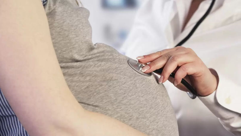 În România ia amploare fenomenul nașterilor acasă. Ce spun medicii