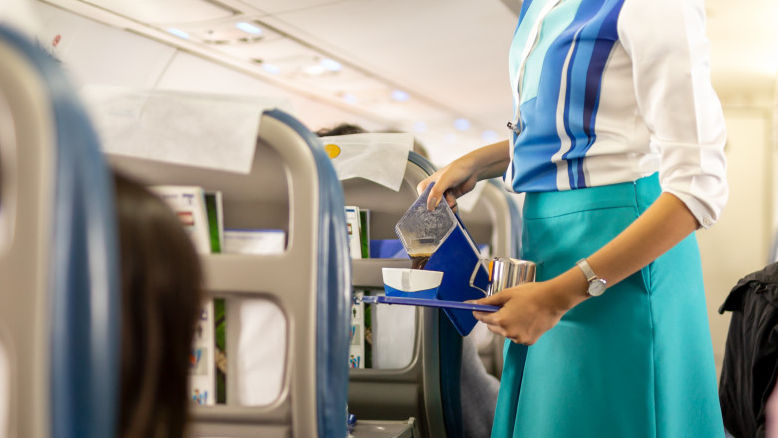 Zece secrete bine păstrate de însoțitorii de bord din avioane