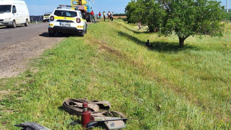 Accident dublu la Șoldănești cu implicarea unei ambulanțe: Un mort