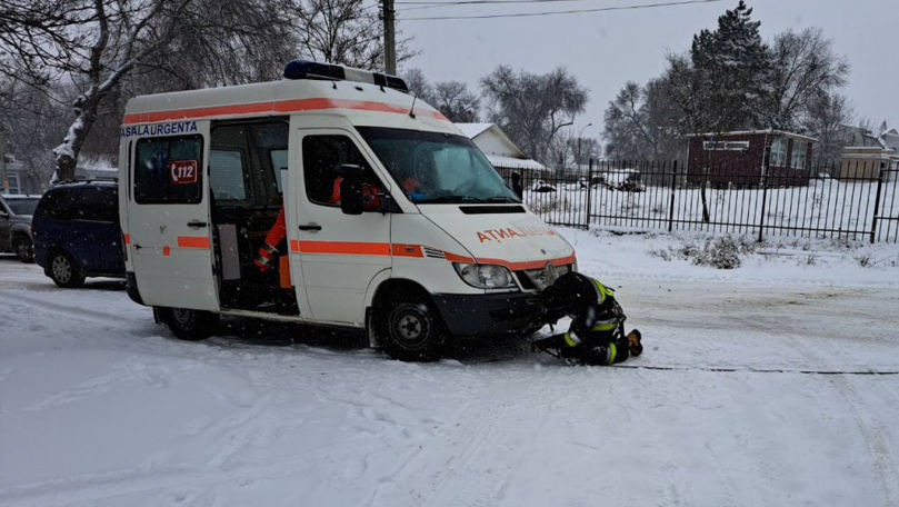 Ambulanță, blocată la Taraclia: Salvatorii au venit în ajutor