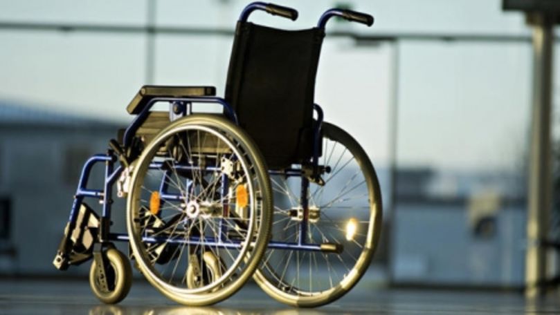 Doi bărbați au furat un scaun cu rotile dintr-un spital din Comrat