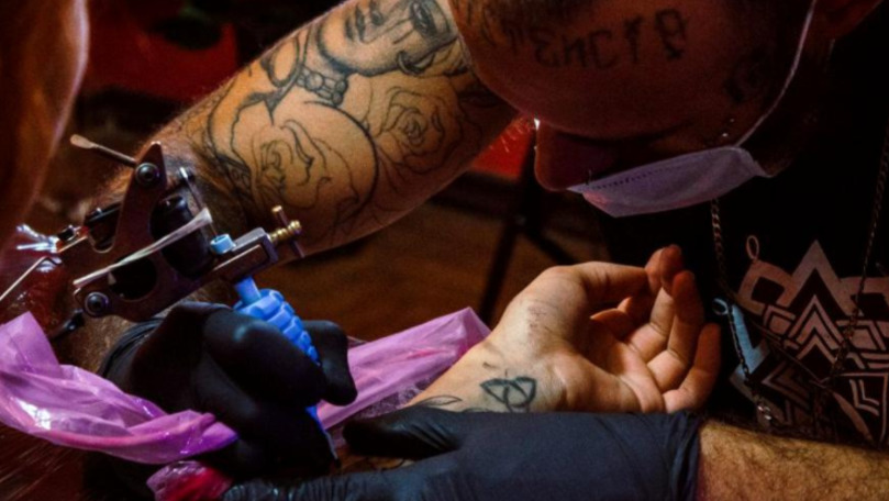Studiu: Cerneala din tatuaje ar putea depista celulele canceroase