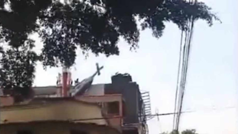 Dezastru: Un elicopter cu turişti s-a izbit de o clădire din Columbia