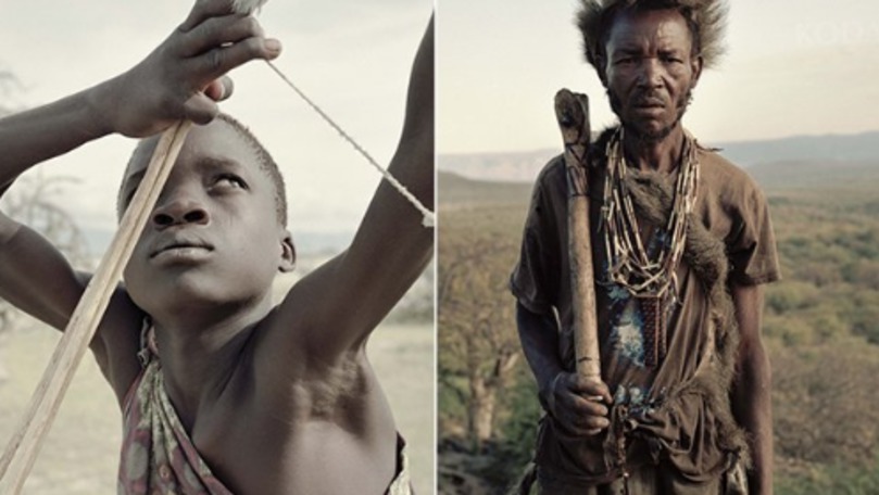 Imagini impresionante din interiorul unui trib african. Cu ce se hrănesc