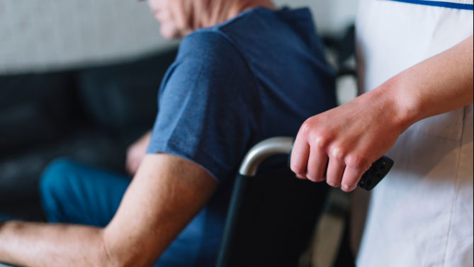 O bătrână a ars de vie în Italia. Moldoveanca care o îngrijea, anchetată