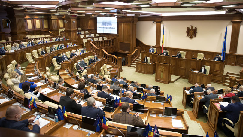 Replici sarcastice în Parlament. Deputat: La Israel nu e așa