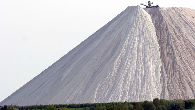 Cum arată muntele Kali, misteriosul Gigant Alb format doar din sare