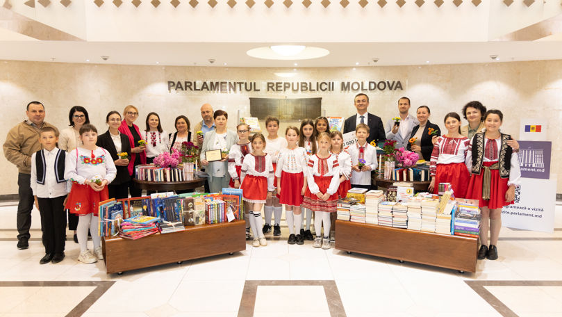 Circa 1.000 de cărți, transmise copiilor aflați în dificultate