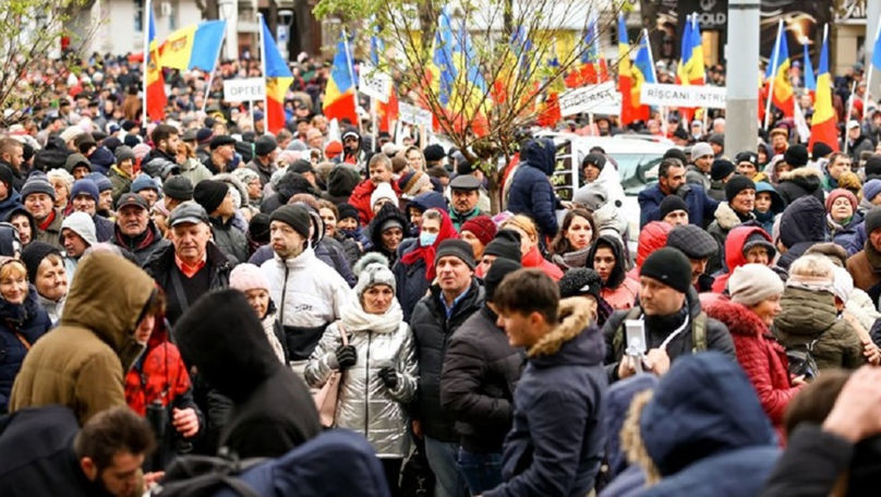 Peste 100 de tineri, instruiți cum să organizeze dezordini în Moldova