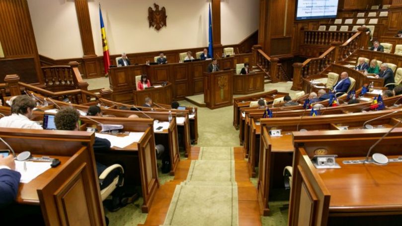 Эпидемический кризис и отсутствие вакцины от COVID-19 настораживает политиков.