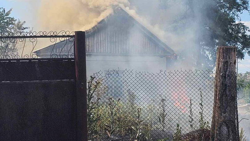 Cantermir: Au dat foc resturilor vegetale și au provocat un incendiu