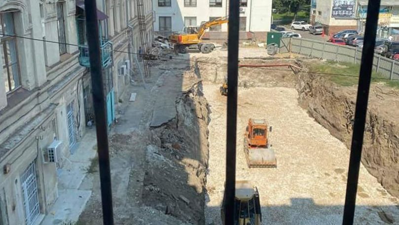Biblioteca Națională, îngrijorată de parcarea ce se construiește alături
