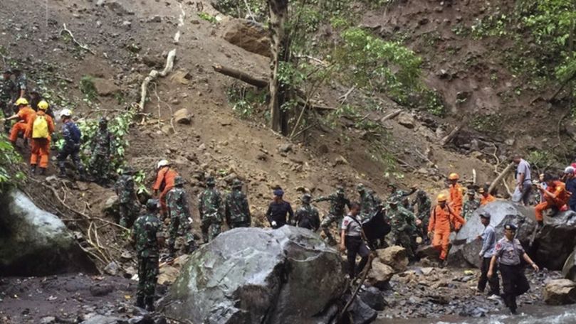 Cutremur și alunecare de teren în Indonezia: Sunt victime