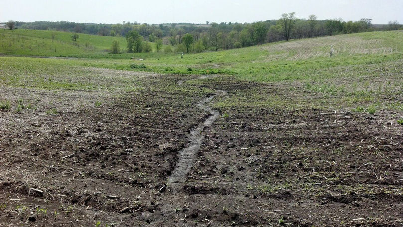 Raport: Degradarea solurilor amplifică problemele cu apa ale Moldovei
