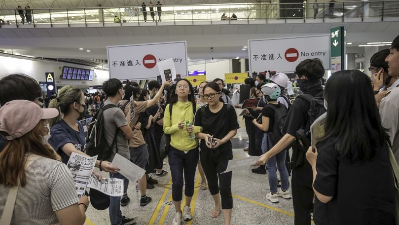 Aeroportul din Hong Kong a fost închis pe fondul protestelor