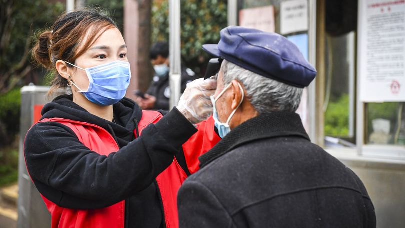 Un medic chinez spune cum a tratat 9 vârstnici de coronavirus