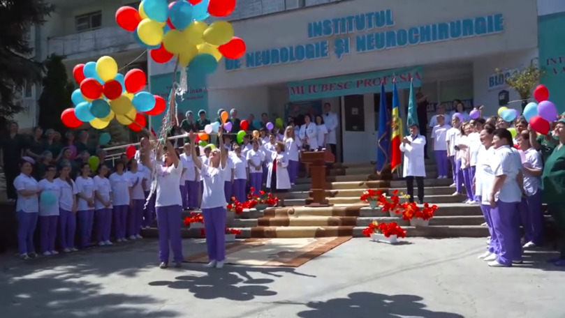 Asistenţii medicali au organizat un flashmob cu genericul: Nu migraţiei