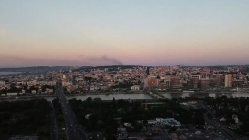 Fum dens și miros insuportabil în Belgrad: O groapă de gunoi a luat foc