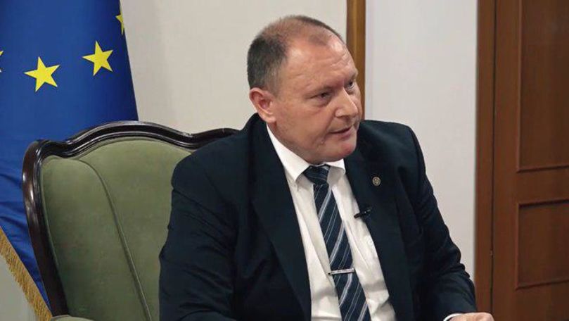 Министр иностранных дел Аурелиу Чокой.