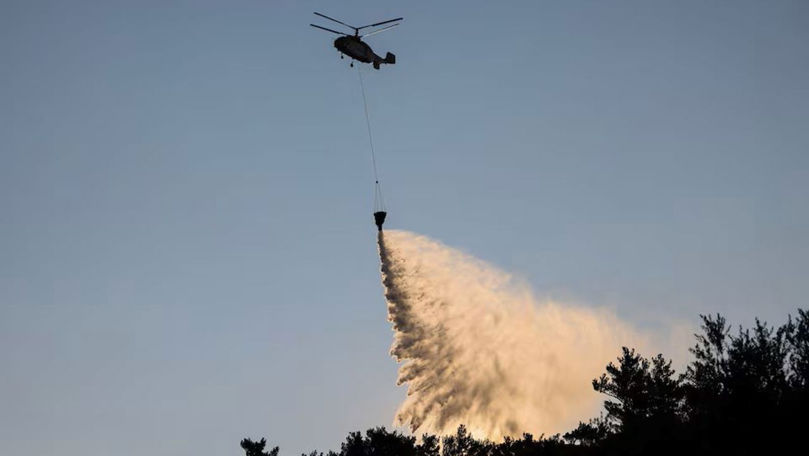 Incendiu pe insula Evia: Peste 150 de pompieri luptă cu flăcările