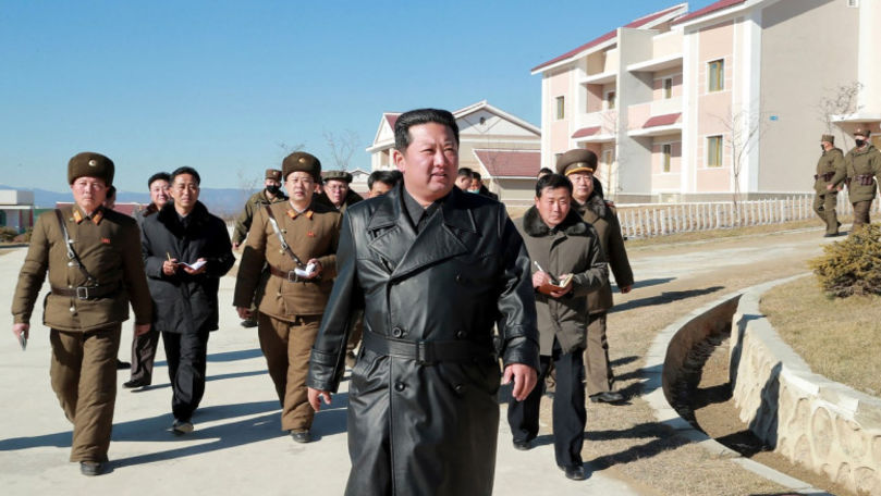 Kim Jong-un le-a interzis nord-coreenilor să îmbrace haine de piele