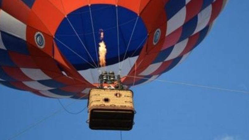 Полет воздушного шара обошелся компании в €68 тысяч из-за гибели трех попугаев