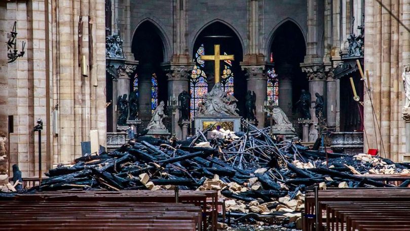 Notre-Dame: Mai mulți oameni susțin că l-au văzut pe Iisus în flăcări