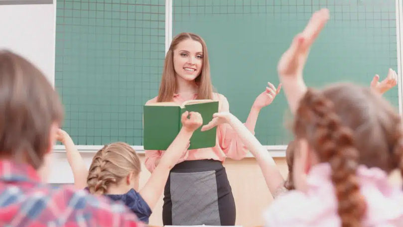 MEC extinde programul de mentorat pentru profesorii debutanți