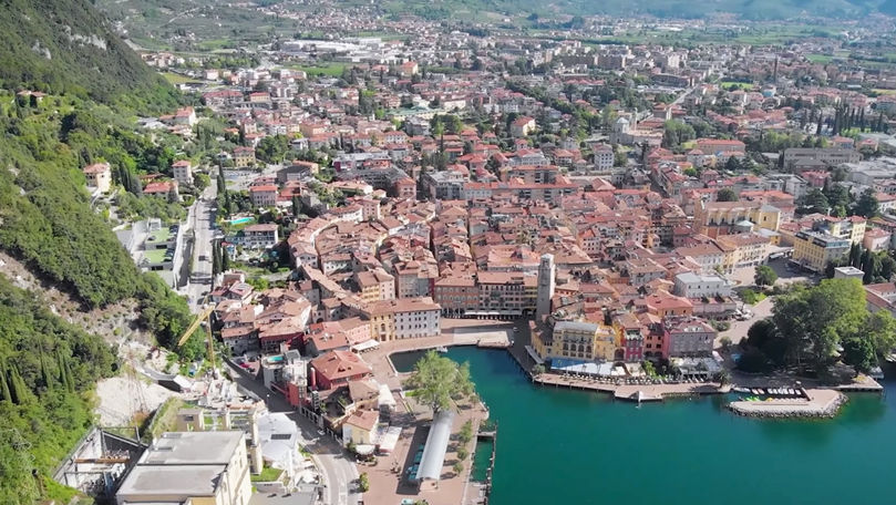 Живописный регион Италии предлагает до 100 000 евро за переезд и покупку жилья.