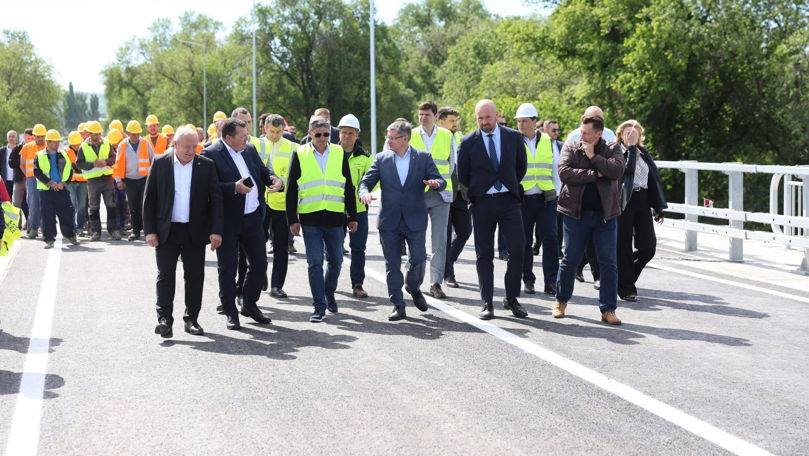 Pasajul peste calea ferată de pe R6 a fost redeschis circulației
