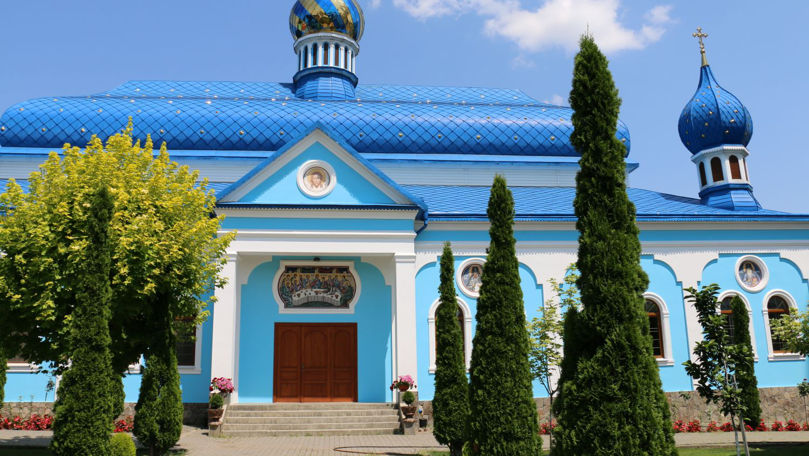 O mănăstire din Bănceni, loc de refugiu pentru refugiați și copii orfani