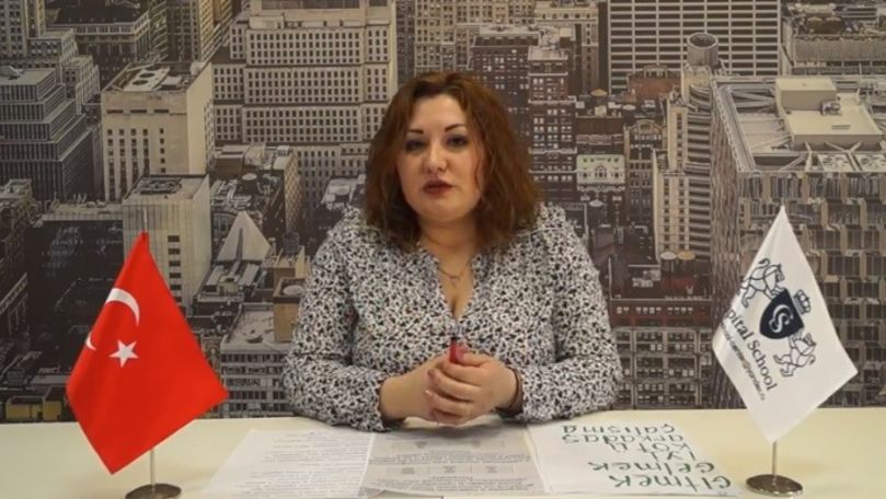 O moldoveancă predă limba română și limba turcă în Rusia