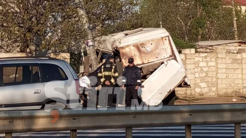 Accident în apropiere de Măgdăcești: 16 persoane, transportate la spital