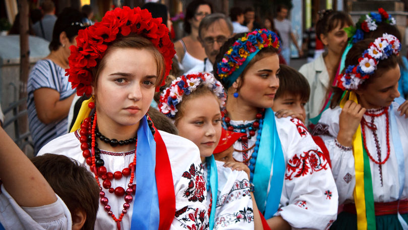 Ziua mondială a cămășii ucrainene. Sandu: Îmbrăcăm inimile în vîșivankă