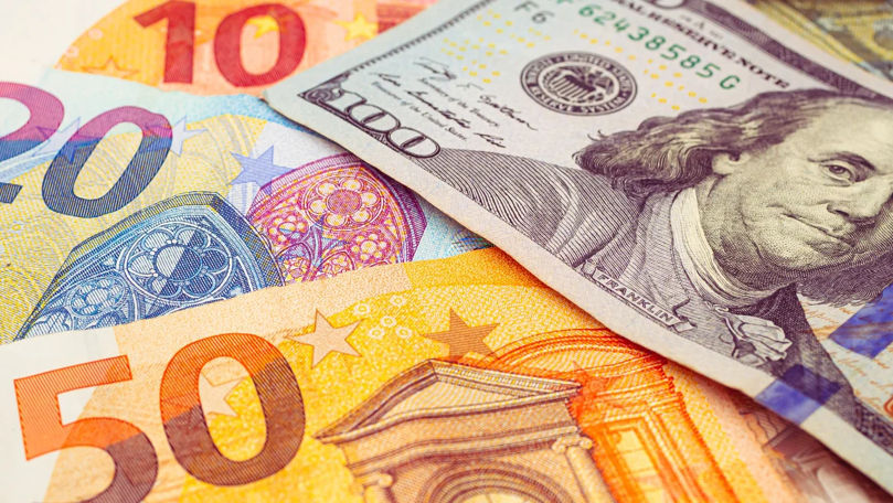 Curs valutar 30 octombrie 2025: Cât valorează un euro și un dolar