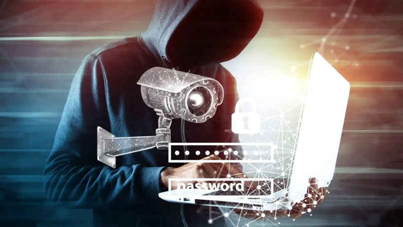 Atenție: Hackerii te pot spiona și de acasă prin camera de supraveghere