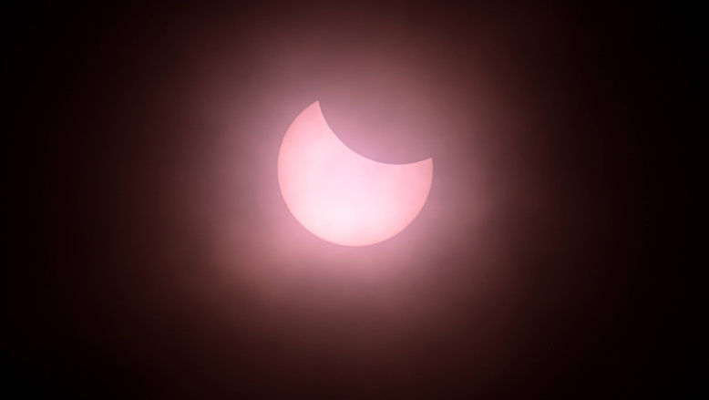 Cum s-a văzut eclipsa parțială de Soare în întreaga lume