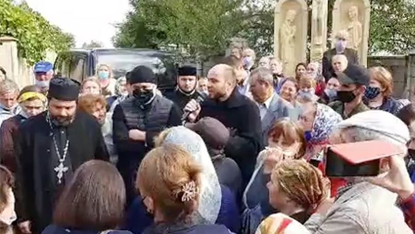 Protest la Filipeni: Preotul, înlăturat de la slujbă din cauza lui Dodon