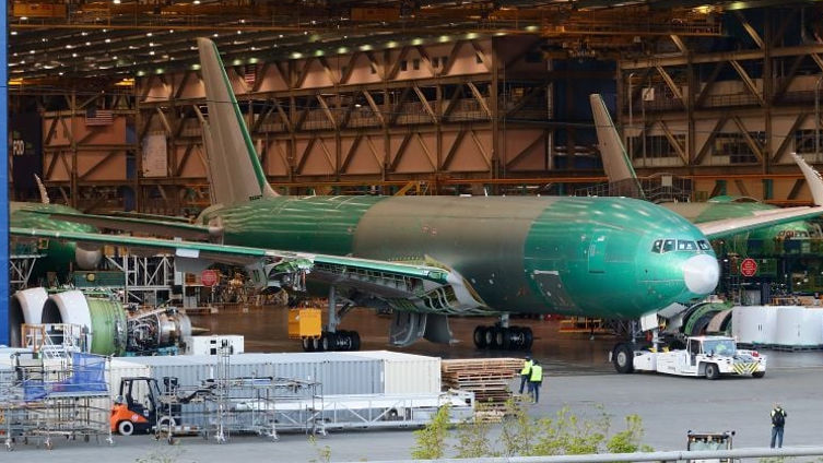 Boeing представил самый большой и мощный двухдвигательный грузовой самолет в мире.