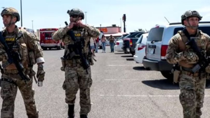 Atac armat într-un centru comercial din SUA: 20 morţi şi zeci de răniţi