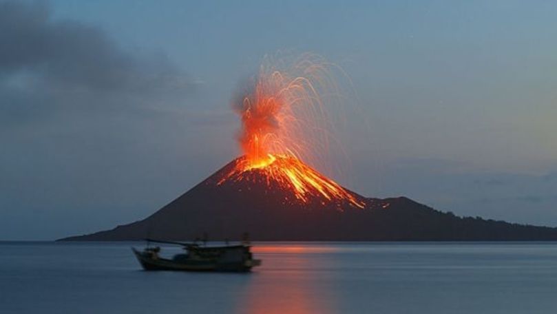 Vulcanul Anak-Krakatau din Indonezia, din nou activ