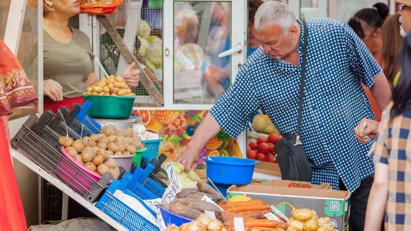 Prețurile la Piața Centrală: Cât costă prunele, afinele și conopida