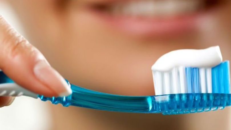 Spălatul pe dinți scade cu 50% riscul de infecții post-operatorii