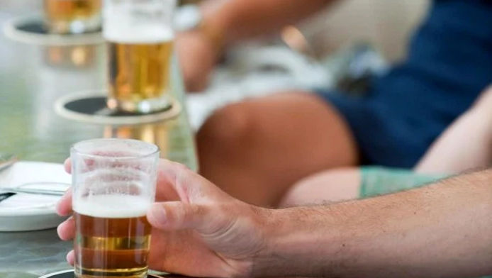 Tot mai mulți copii din Italia ajung în comă alcoolică la spital