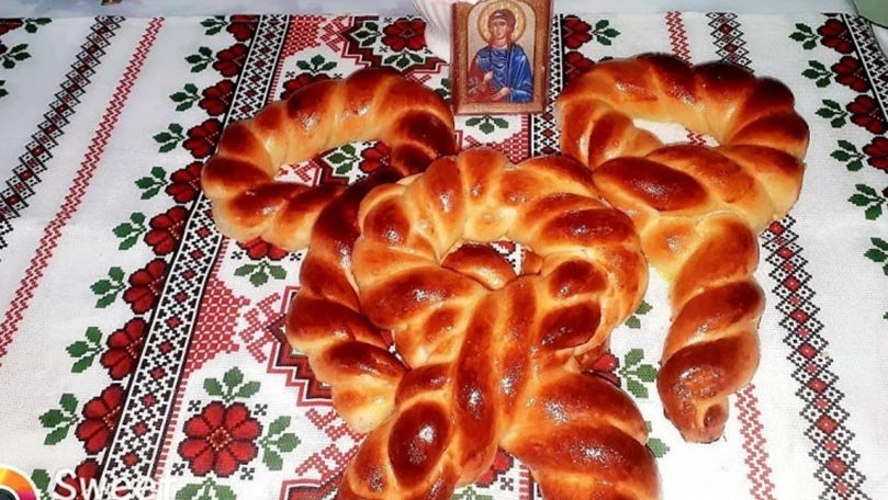 Tradiții în ajun de Crăciun: Gospodinele au copt crăciunei și colaci