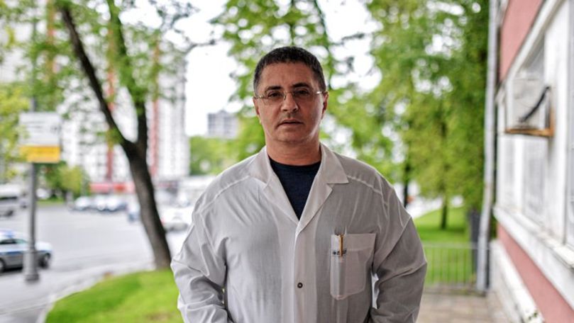 Доктор Мясников рассказал о десяти загадках коронавируса.